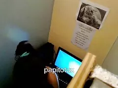 A rúzs ajkaknak álcázott vibrátor nemcsak nagyon vicces, hanem hasznos is, mert nem anya és fia szex videók akadályozza a látását. Láthatjuk a hüvely rózsaszín-a remegés, mintha stimulálja a vibrátort, és hogyan kell villogni, mielőtt a görcsök orgazmus. Nagyon szexi, de ijesztő kézitáska a lábánál, amely mindent elpusztított. Ez azonban nem fontos.