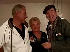 Csillag Luna szexi veled a kertben, ül milf pornó filmek a pénisz, tele izgalommal genny neki gondatlan.