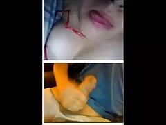 Egy ismerősöm élőben közvetíti a ingyen porno filmek Snapchatet, és betesz egy csavart a vaginába, nagy mellekkel tetováltatja, majd kiszívja a lyukba az összes spermát.