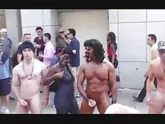 Anya egy hosszú hajú fiatalember adott neki egy szopást fantasztikus. Tehát a férfi gyorsan elszakítja a ingyen sex film nőt a kanapén.