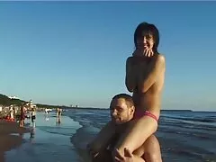 A lány apa lánya szex video szereti, hogy a férfiak penyisipanmu, kibaszott a seggét, majd közvetlenül azután, hogy szar. A mellbimbók, mint a szamár íze egy férfi kakasán, szórakoztató módon nyalogatja. És én, a férfi is szeret szexelni a barátjával, két lyukba kerülök. Vegye ki a nagy faszt a seggből a szájba, Nyalogatja seggét az ember nem probléma ez a lány.