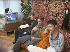 Amikor a feleségem letérdelt Előtt Férje bugyit visel, nem tudja, hogy a csalók megengedett film szex rejtett kamera. Szóval a szájába dugta a férjét.
