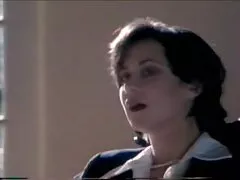 Bella 18 éves, és beviszi apa lánya szex video a nyugdíjalapot a szobájába, és fel akarja robbantani a nemi szervét a nyakában.
