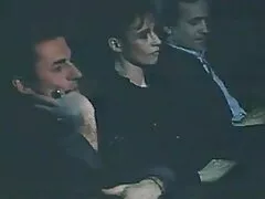 Egy fiatal lány, egy szőke fasz a szomszéd a ingyen sex film lakásában, hogy egy rák előtte kínál a képesség, hogy nyalja a seggét, majd nyalja tőle.
