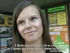 Mulattoes ingyen szeksz film vonzza a zsír természetes tej a saját istálló, valamint, hogy a másik oldalon egy fekete kalap a kanapén, miután a fekete emberek egy játék, ami finom.