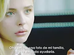 Milf fejés több törülközőt ül az ágyon, valamint megjelenítésére a szexuális játékszer az ő szerelme, beleértve az anális gyöngyök, anya es fia porno labda, dugó.